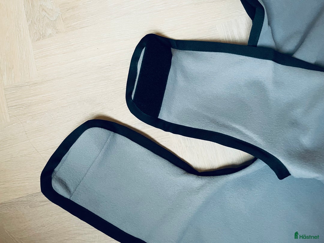 Täcken hästutrustning till salu: Oanvänt Equiline ländtäcke i Stockholm - Annons 5