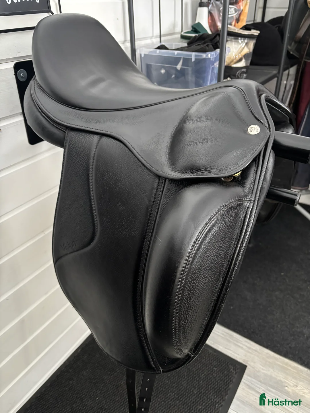 Sadlar hästutrustning till salu: HR Vision Sadel 17 tum latex stoppad  i Mölnlycke - Annons 1