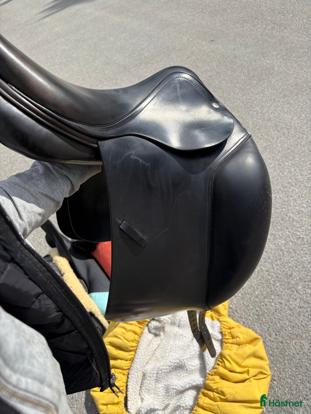 Sadlar hästutrustning till salu: Bekväm dressyrsadel i Stockholm - Annons 1