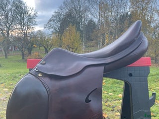 Sadlar hästutrustning till salu: Prestige Roma Jump 18/35 A+2 i Östra Ämtervik - Annons 1