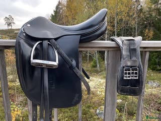 Sadeltillbehör hästutrustning till salu: AMERIGO VEGA DRESSYRSADEL med tillbehör i Värmdö - Annons 13