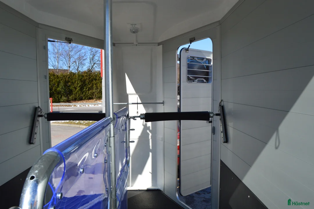 Hästtransporter  fordon & transport till salu: Notos Alu Frontutlastning i Kvicksund - Annons 5