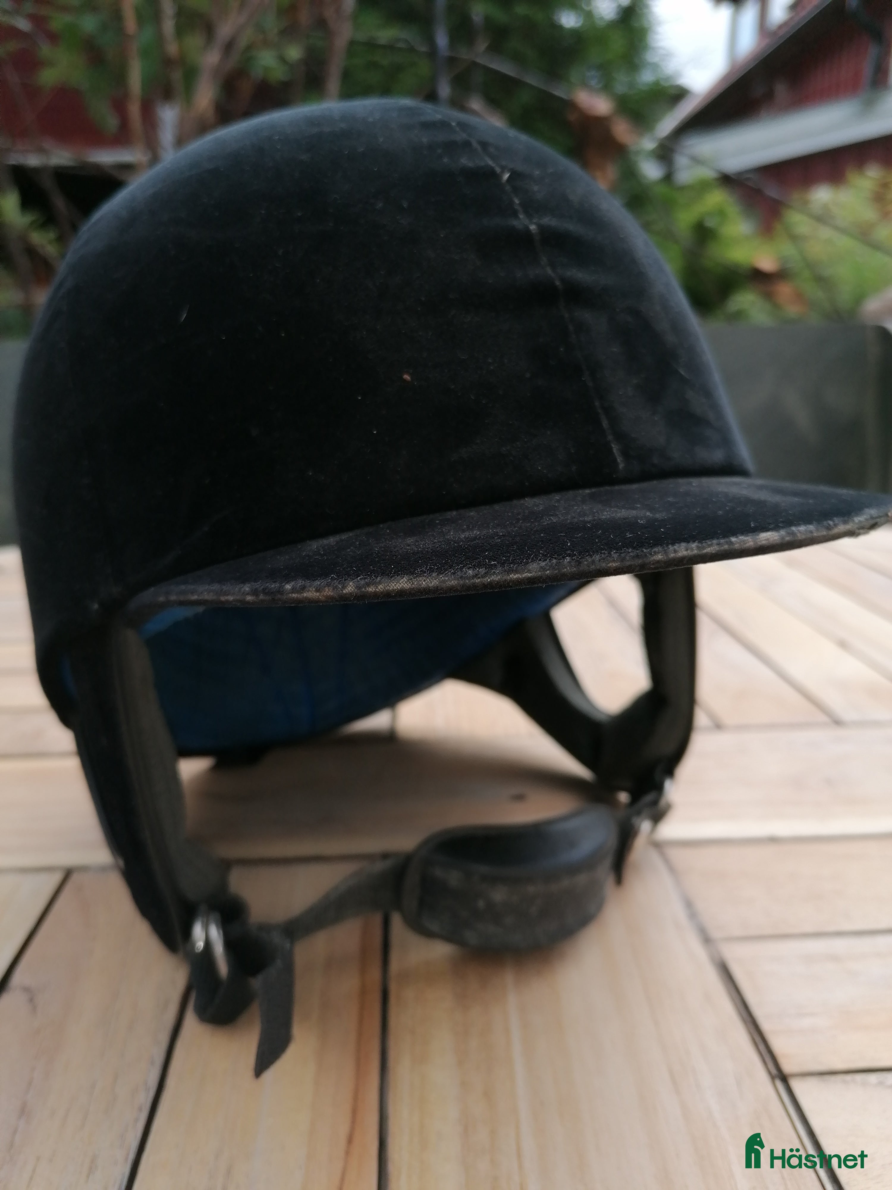 Hjälmar ryttarutrustning till salu: Hjälm svart sammet i Västra Frölunda - Annons 24