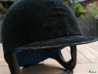 Hjälmar ryttarutrustning till salu: Hjälm svart sammet i Västra Frölunda - Annons 18