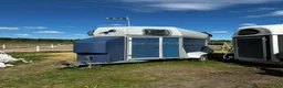 Hästtransporter  fordon & transport till salu: Hästsläp fronturlastning sadelkammare - Annons 1