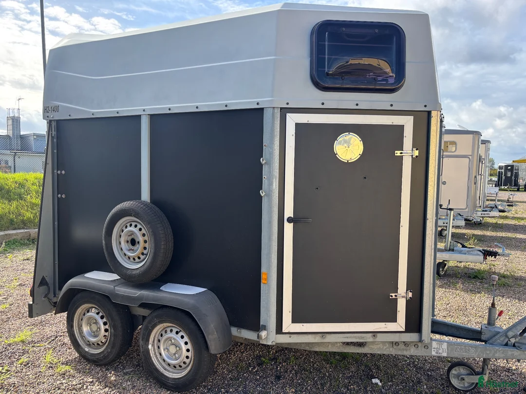Hästtransporter  fordon & transport till salu: Fin renoverad med alu/ kompositgolv  - Annons 1