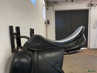 Sadlar hästutrustning till salu: Lippo Enzo i Vikingstad - Annons 12