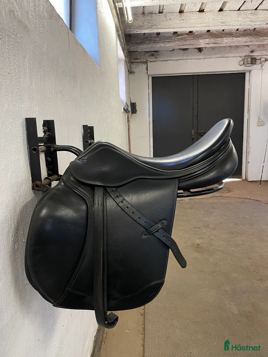 Sadlar hästutrustning till salu: Lippo Enzo i Vikingstad - Annons 1