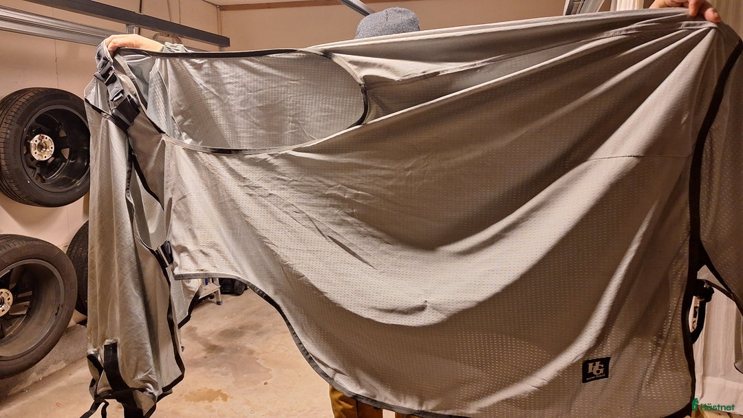 Täcken hästutrustning till salu: Flugridtäcke i Lidköping - Annons 2