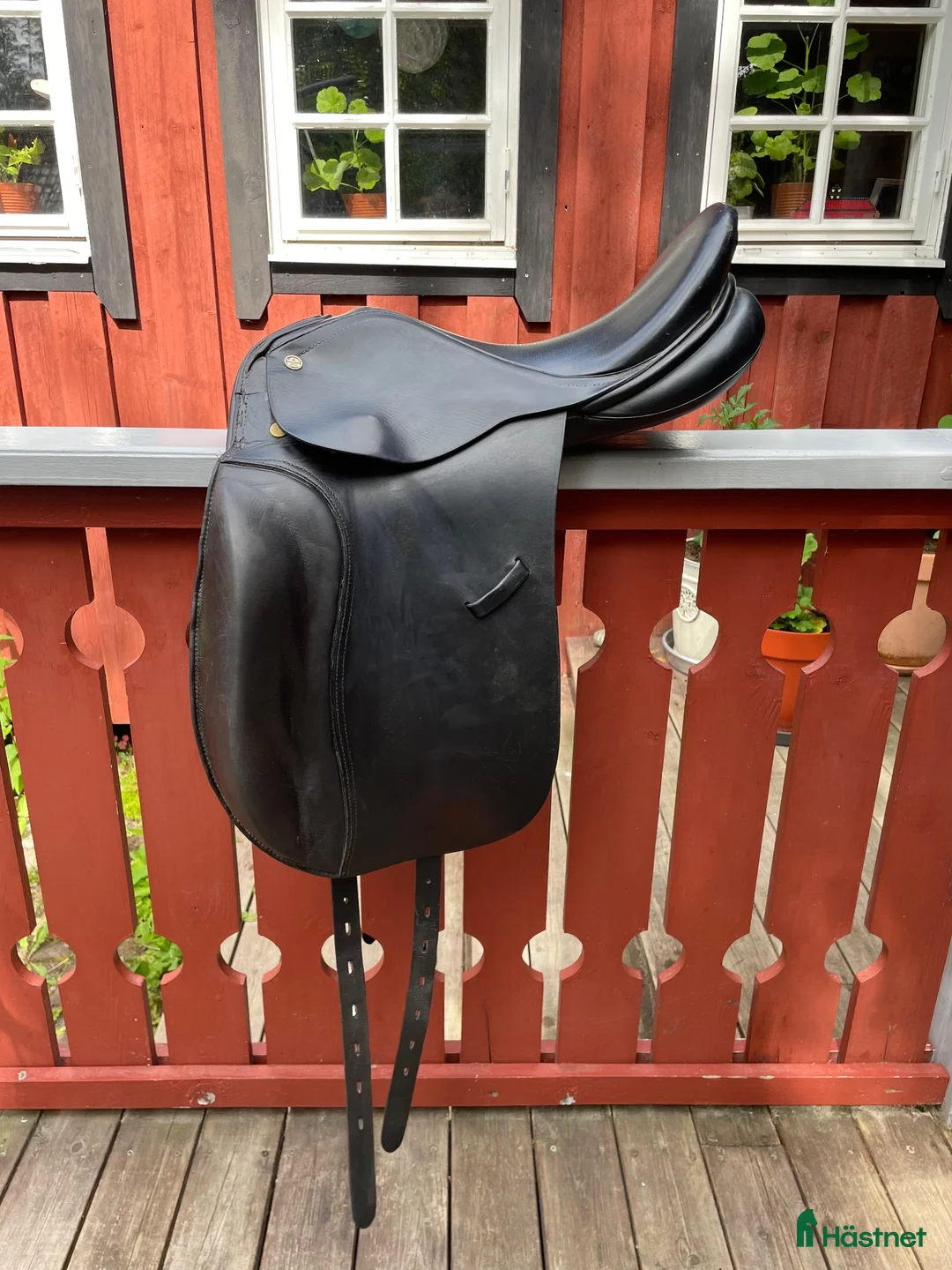 Sadlar hästutrustning till salu: Dressyrsadel från Santa Cruz  i Örebro - Annons 1