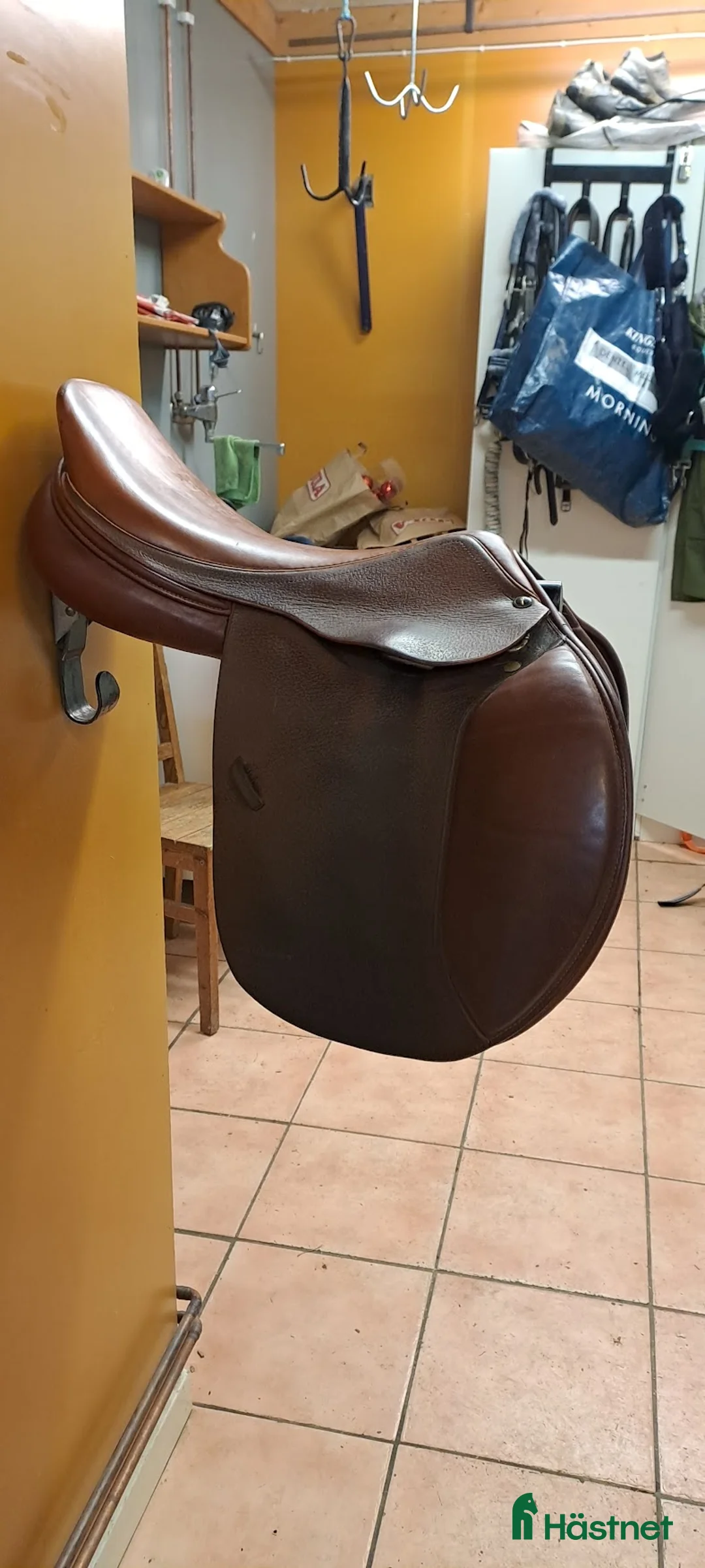Sadlar hästutrustning till salu: Italiensk flatback hoppsadel i Västerhaninge - Annons 4