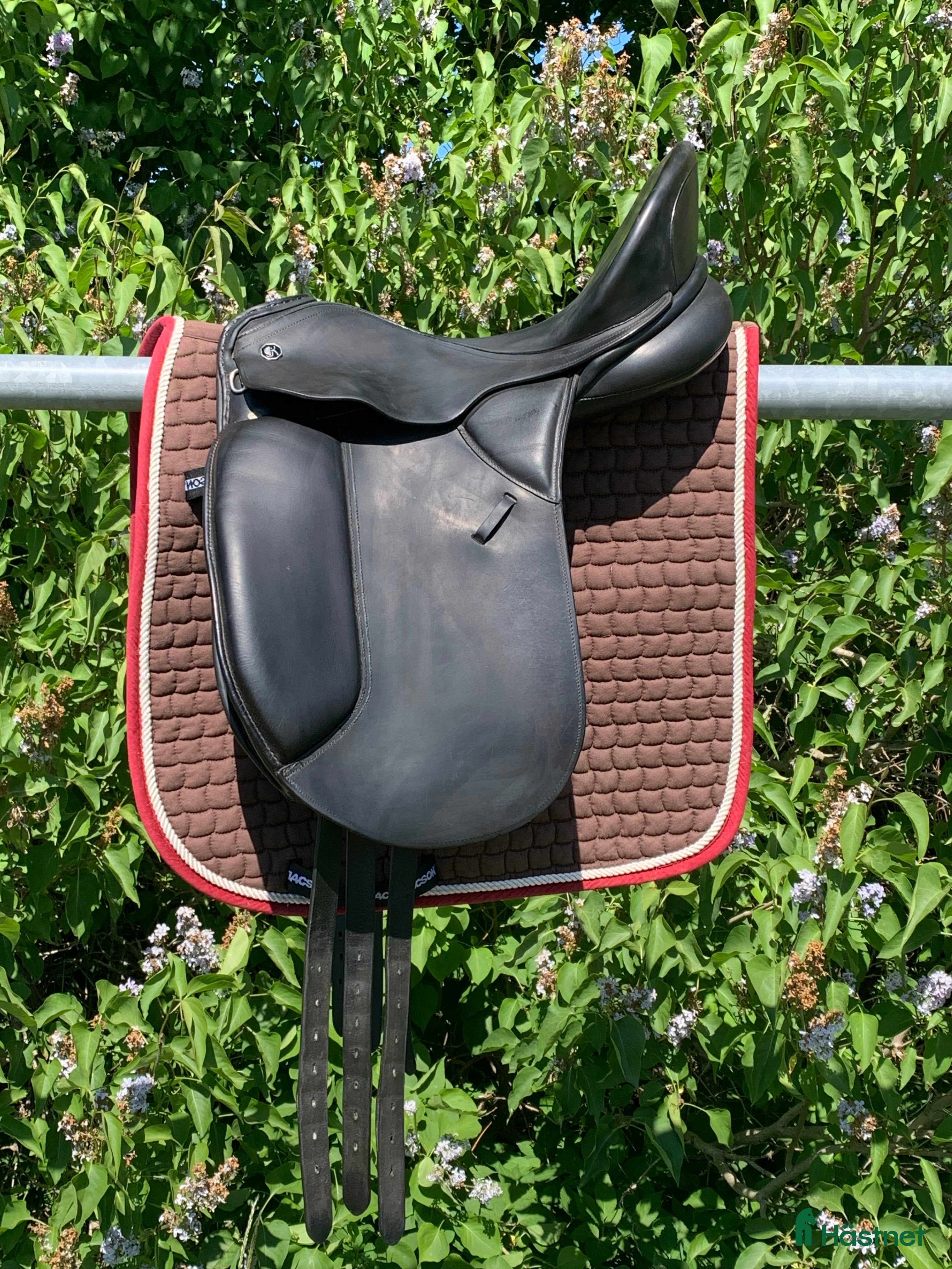 Sadlar hästutrustning till salu: Svart Kieffer med djup sits i Rånäs - Annons 8