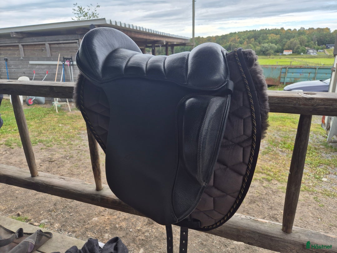 Sadlar hästutrustning till salu: Bomlös sadel i Säve - Annons 2