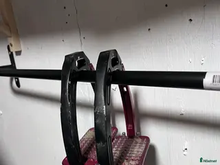 Stigbyglar hästutrustning till salu: BR säkerhetes stigbygel i Skepplanda - Annons 1