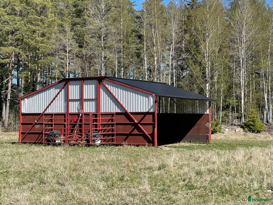 Stallinredning, stängsel & gård övrig utrustning till salu: Mobilt vindskydd  - Annons 1