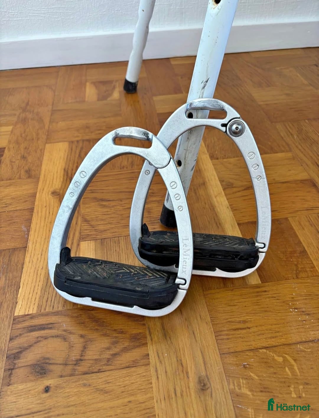 Stigbyglar hästutrustning till salu: Lemieux stigbyglar i Helsingborg - Annons 1