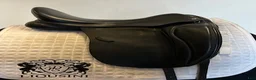 Sadlar hästutrustning till salu: Dressyrsadel Loxley By Bliss 17,5" - Annons 1