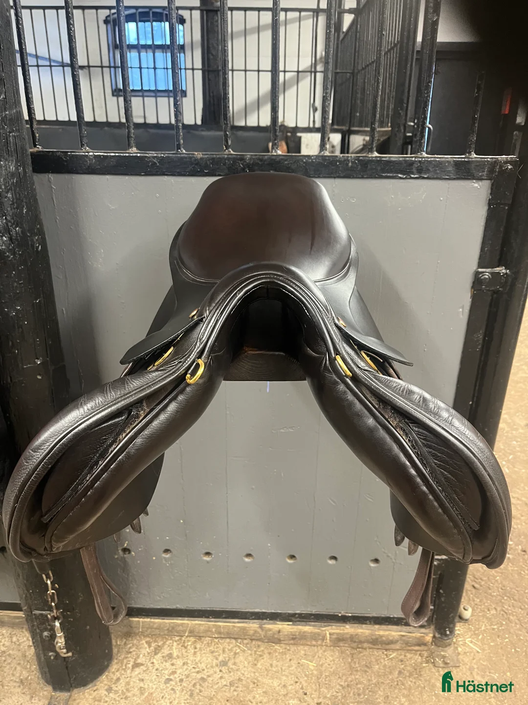 Sadlar hästutrustning till salu: Hoppsadel Jeffries Fili Flat 17 N i Trångsund - Annons 2