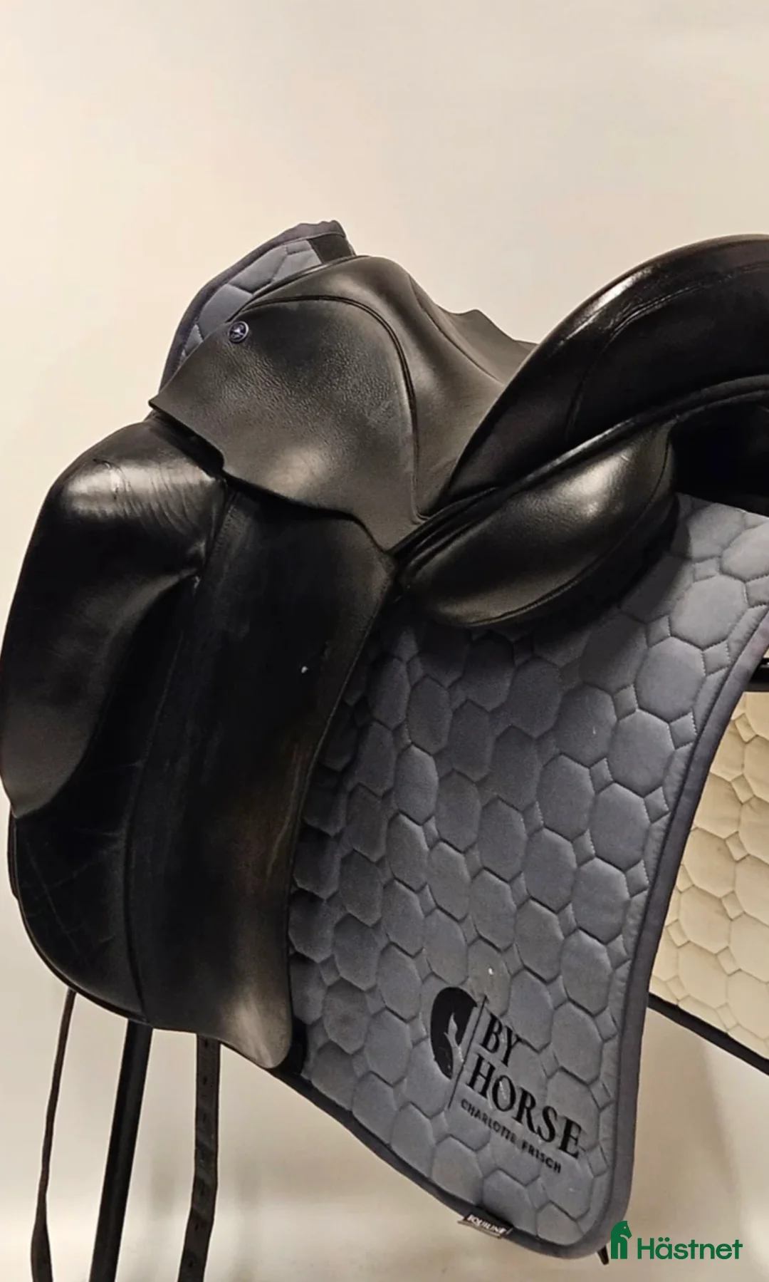 Sadlar hästutrustning till salu: Dressyrsadel Paul Fielder - Annons 2