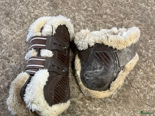 Benskydd hästutrustning till salu: Bruna benskydd i Landsbro - Annons 4