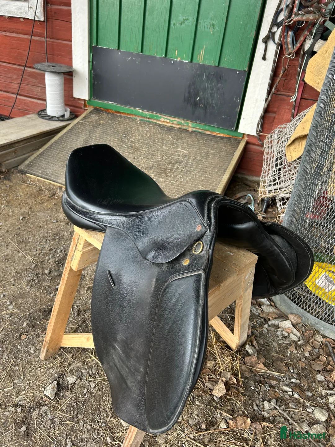 Sadlar hästutrustning till salu: claridge house sadel - Annons 1