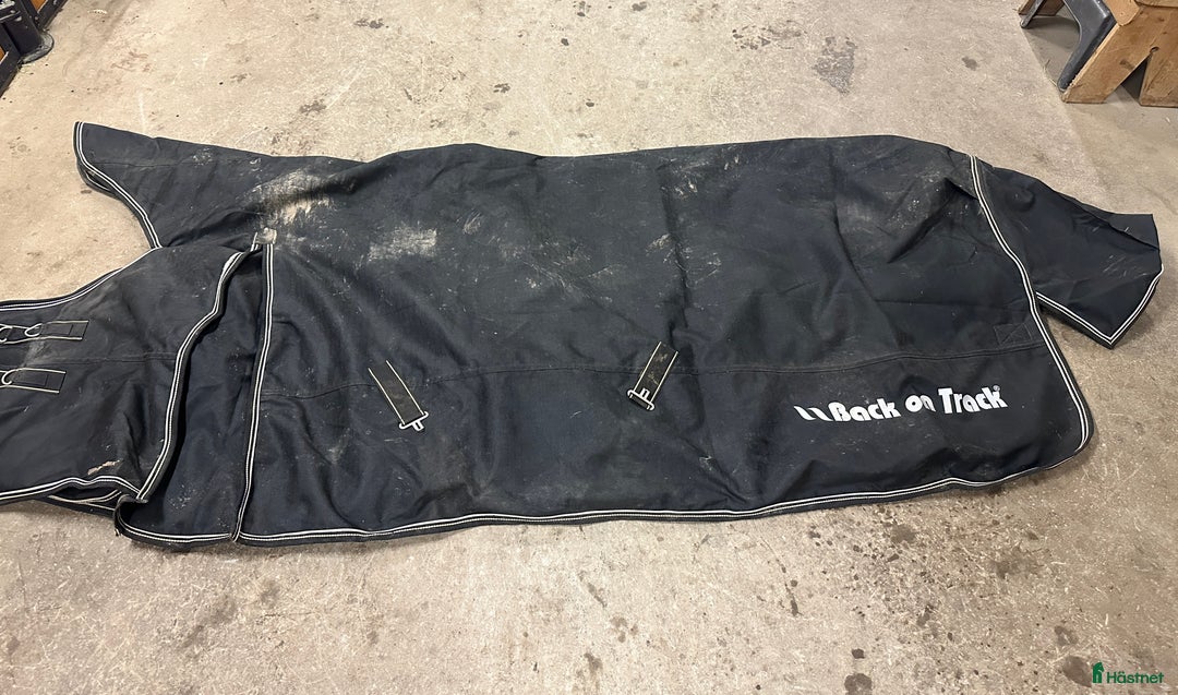 Täcken hästutrustning till salu: Back on Track 50 g i Skövde - Annons 1