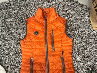 Jackor & Kavajer ryttarutrustning till salu: Fin Uhip väst i Örebro - Annons 4