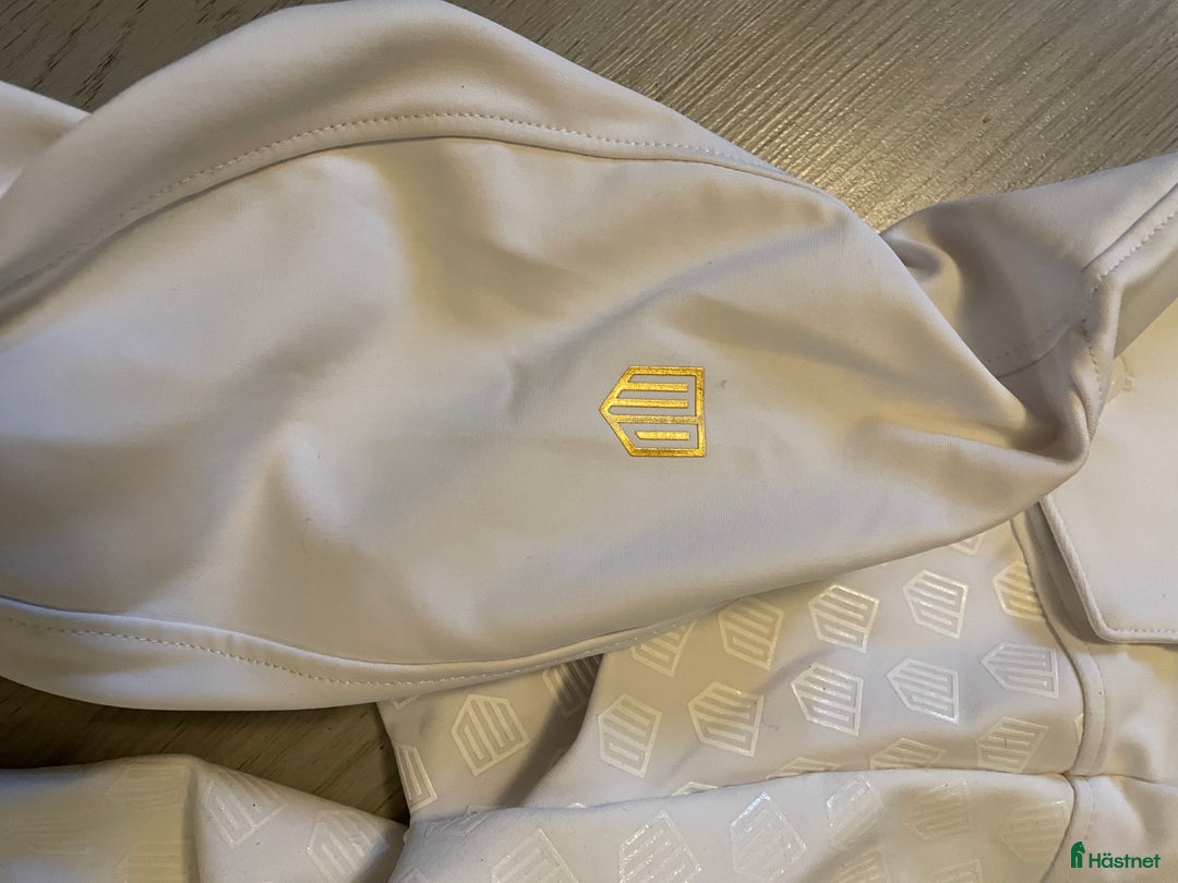 Ridbyxor ryttarutrustning till salu: maya delorez ridbyxor  i Skattkärr - Annons 4