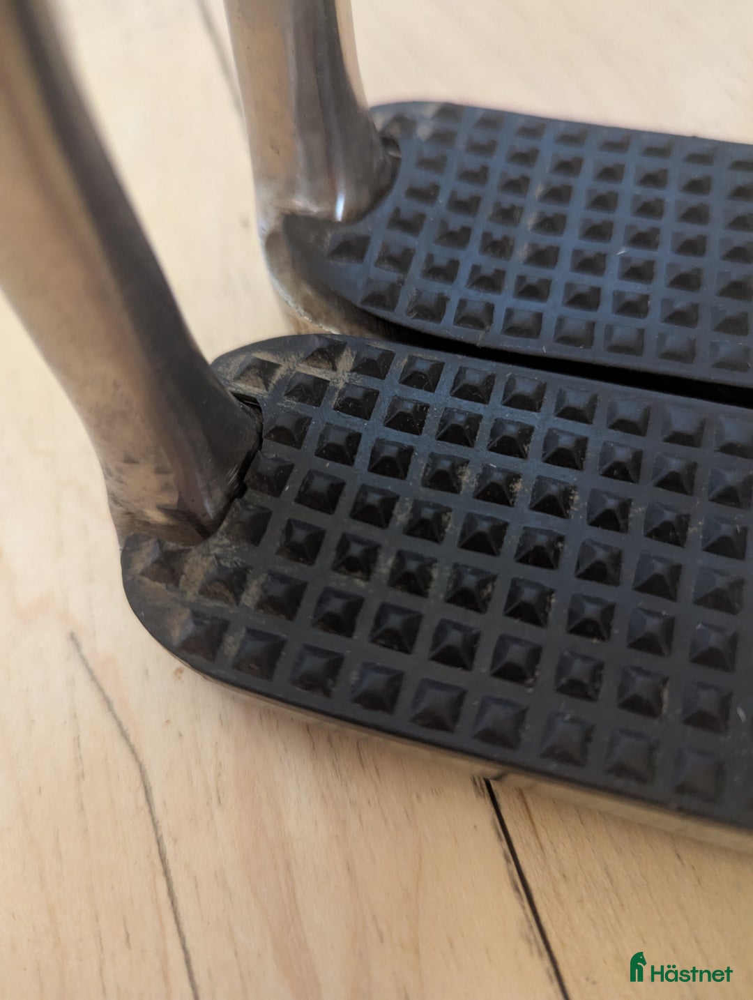 Stigbyglar hästutrustning till salu: Stigbyglar i Ås - Annons 3