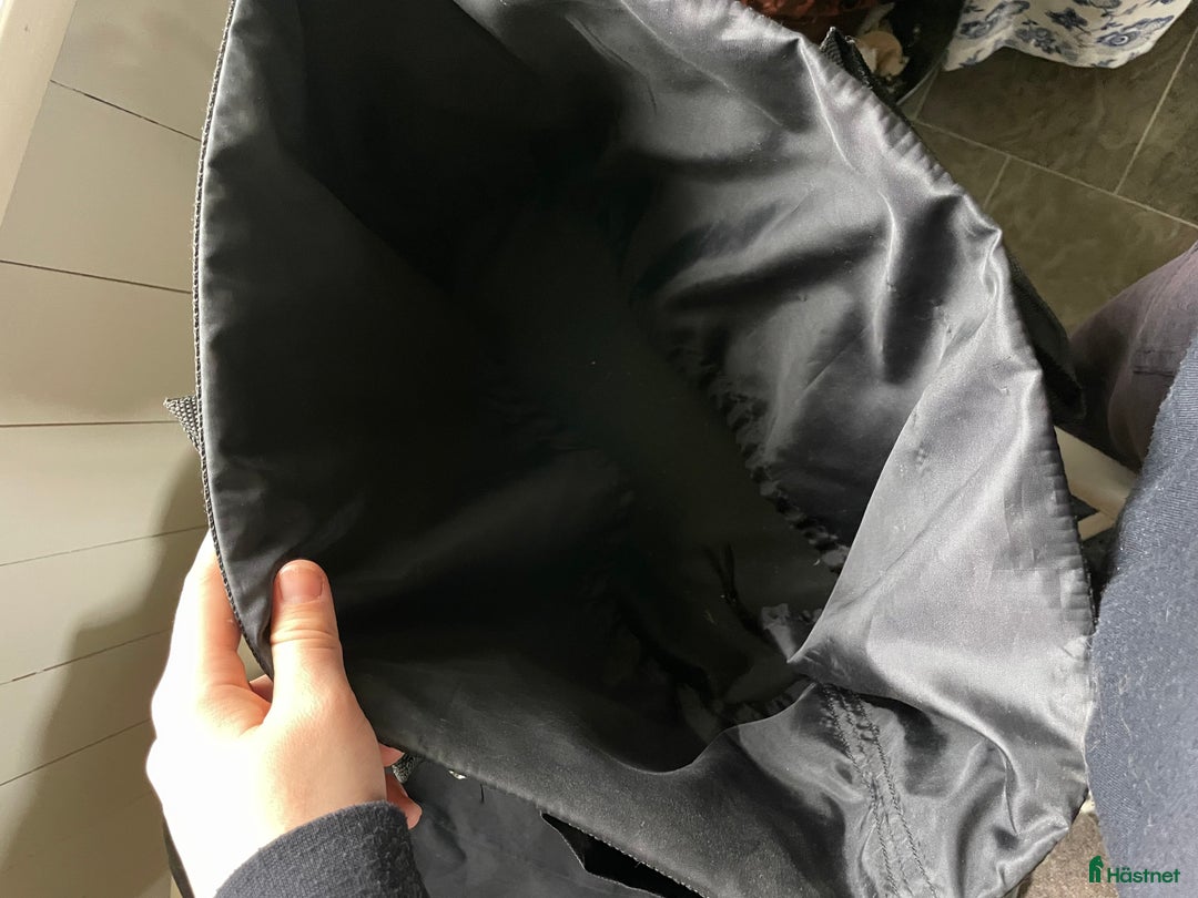 Övrig Ryttarutrustning ryttarutrustning till salu: Ryktväska, Ale ridsport i Lidköping - Annons 2