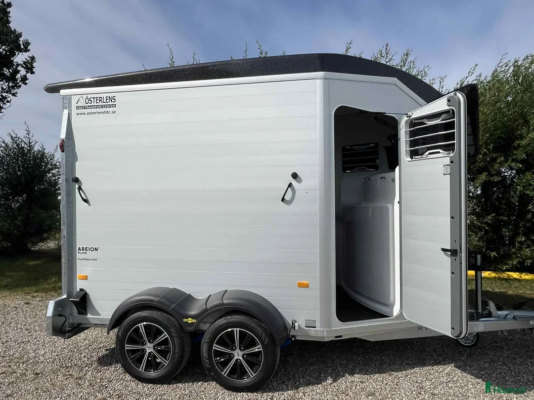 Hästtransporter  fordon & transport till salu: Humbauers senaste innovation - Annons 1