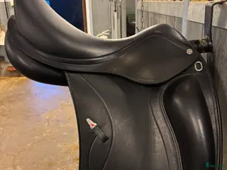 Sadlar hästutrustning Equipe dressyr sadel - Annons 1