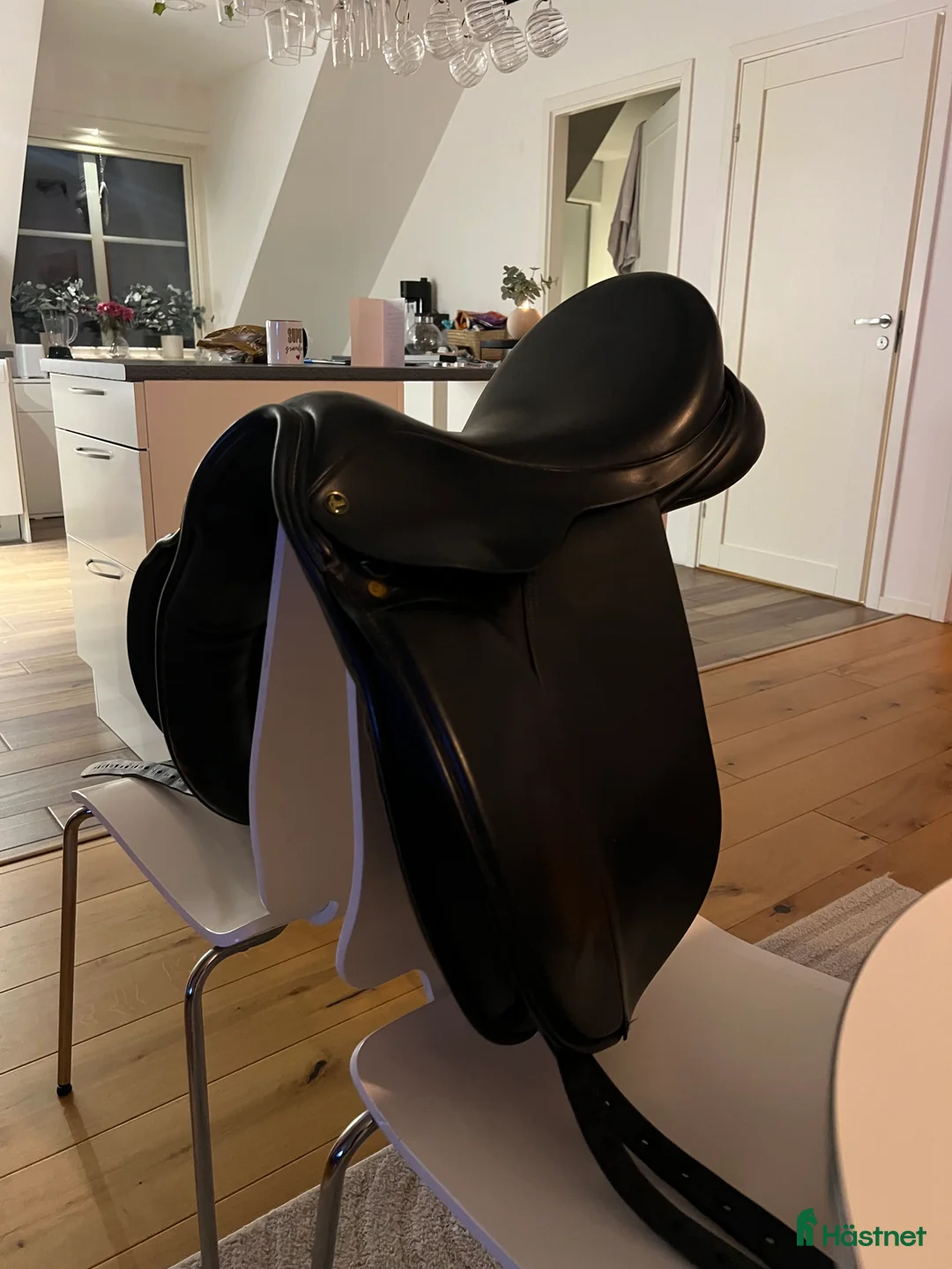 Sadlar hästutrustning till salu: FIN DRESSYRSADEL  i Hudiksvall - Annons 1