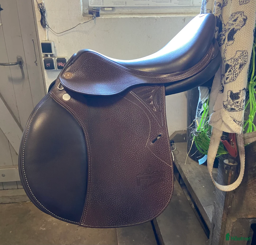 Sadlar hästutrustning till salu: Prestige Versailles 17/36 i Höganäs - Annons 1