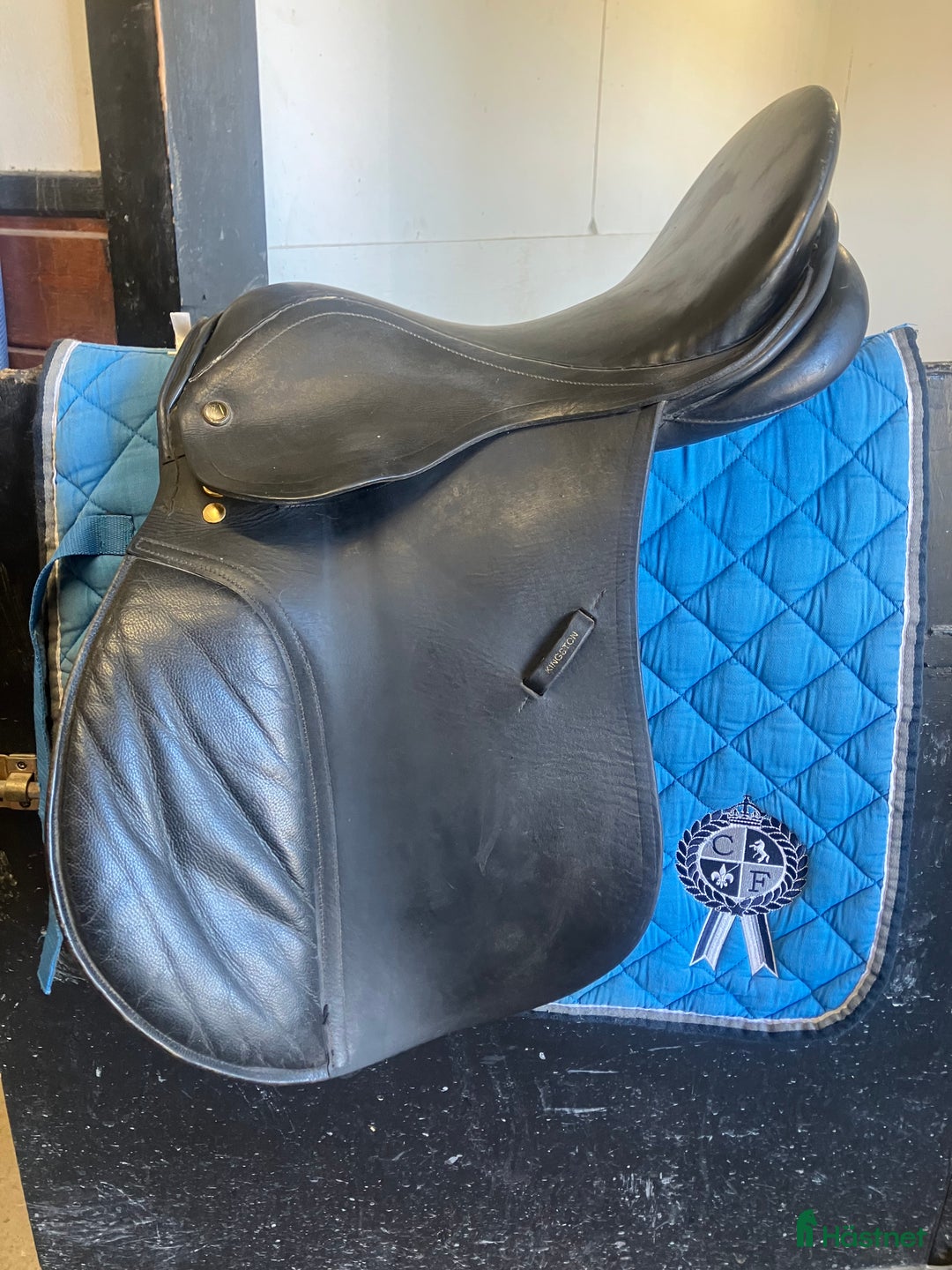 Sadlar hästutrustning till salu: Äldre allround sadel kingston i Söderköping - Annons 1