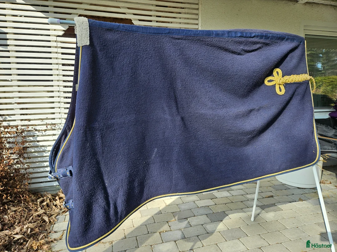 Täcken hästutrustning till salu: Fint tjockt ulltäcke  - Annons 2