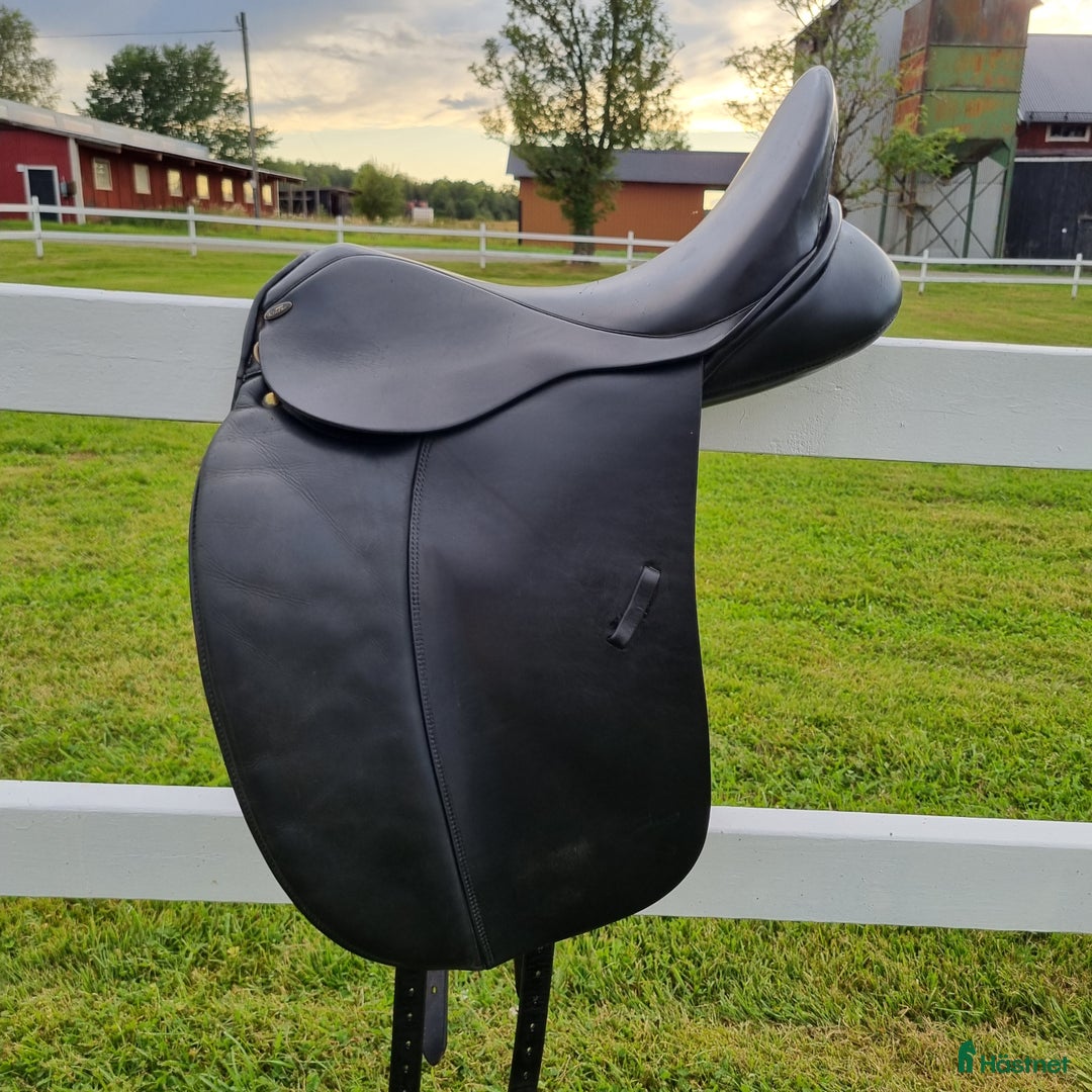 Sadlar hästutrustning till salu: Kentaur dressyrsadel säljes i Skultuna - Annons 2