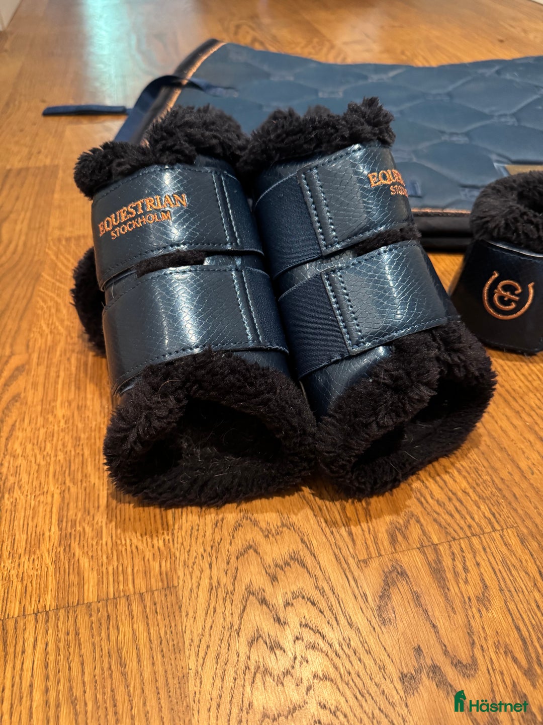 Schabrak & Vojlockar hästutrustning till salu: Equestrian Stockholm  i Täby - Annons 3