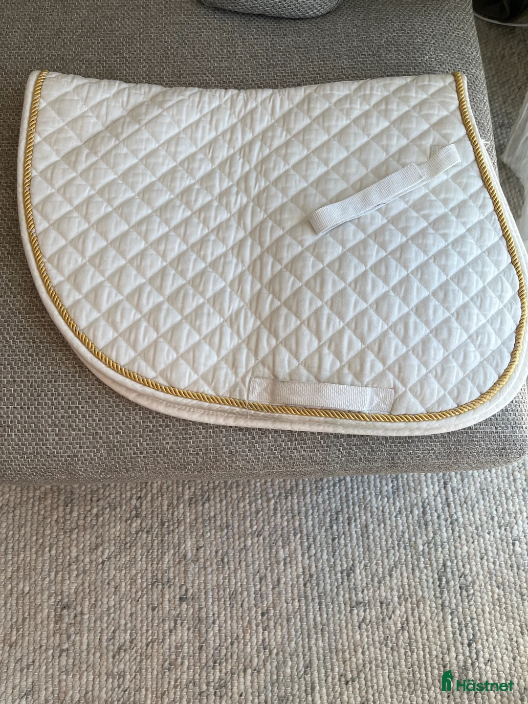 Schabrak & Vojlockar hästutrustning till salu: Vitt schabrak  - Annons 2