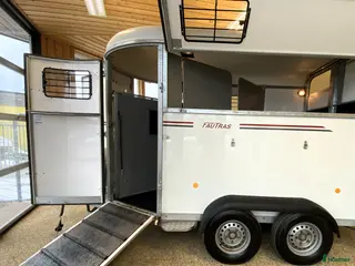 Hästtransporter fordon & transport till salu: Fin Fautras Oblic+2 2021 m ramp o öppningsbar sida - Annons 1