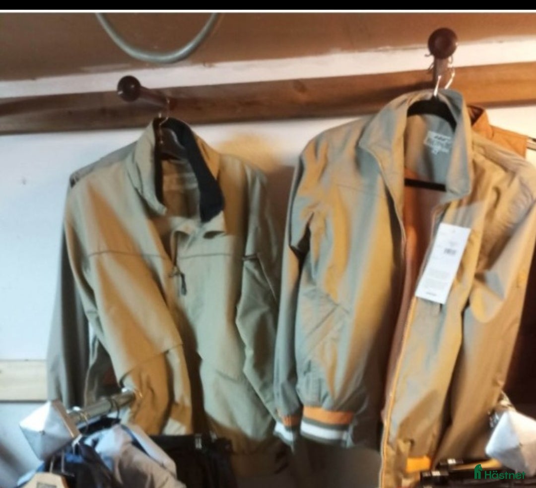 Jackor & Kavajer ryttarutrustning till salu: Jackor o västar nytt JULKLAPPAR i Ullared - Annons 4