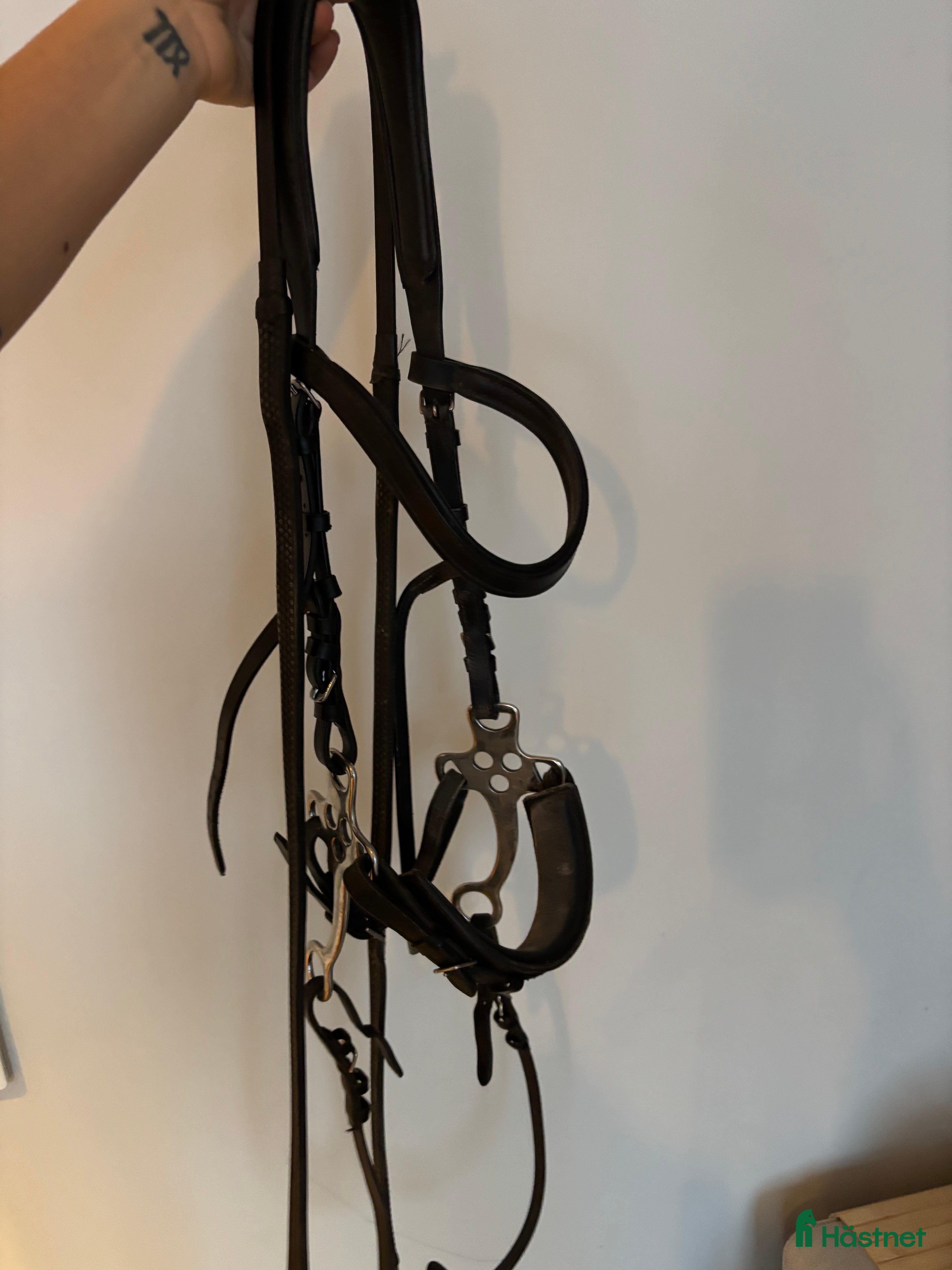 Träns hästutrustning till salu: Tre träns  i Västerhaninge - Annons 24