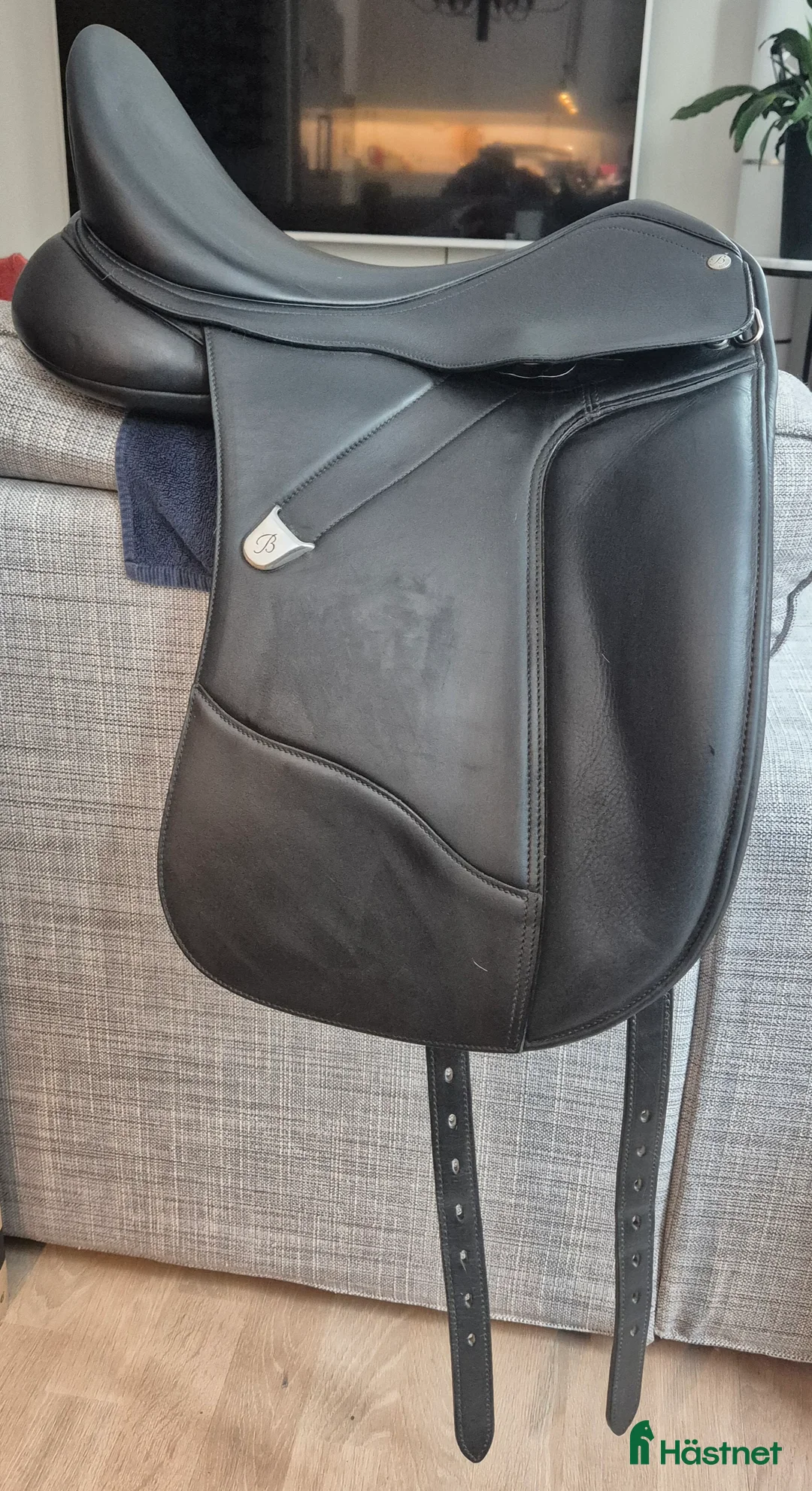 Sadlar hästutrustning till salu: Säljer Bates Dressyrsadel Luxe 17' i Nacka - Annons 2