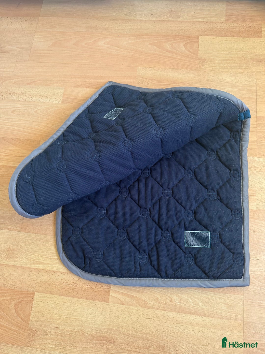 Schabrak & Vojlockar hästutrustning till salu: Equestrian Stockholm dressyrschabrak  i Södertälje - Annons 3