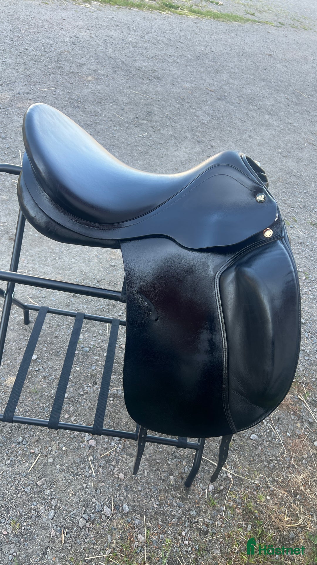 Sadlar hästutrustning till salu: Fin Prestige sadel 17” i Göta - Annons 2