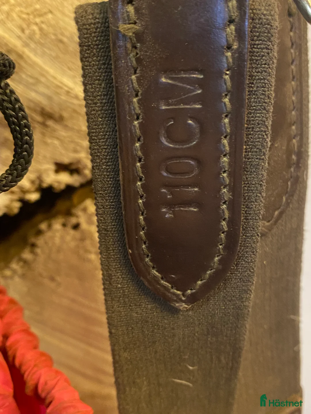 Sadeltillbehör hästutrustning till salu: Hoppschabrak, hoppgjord och ländtäcke  i Bottnaryd - Annons 2