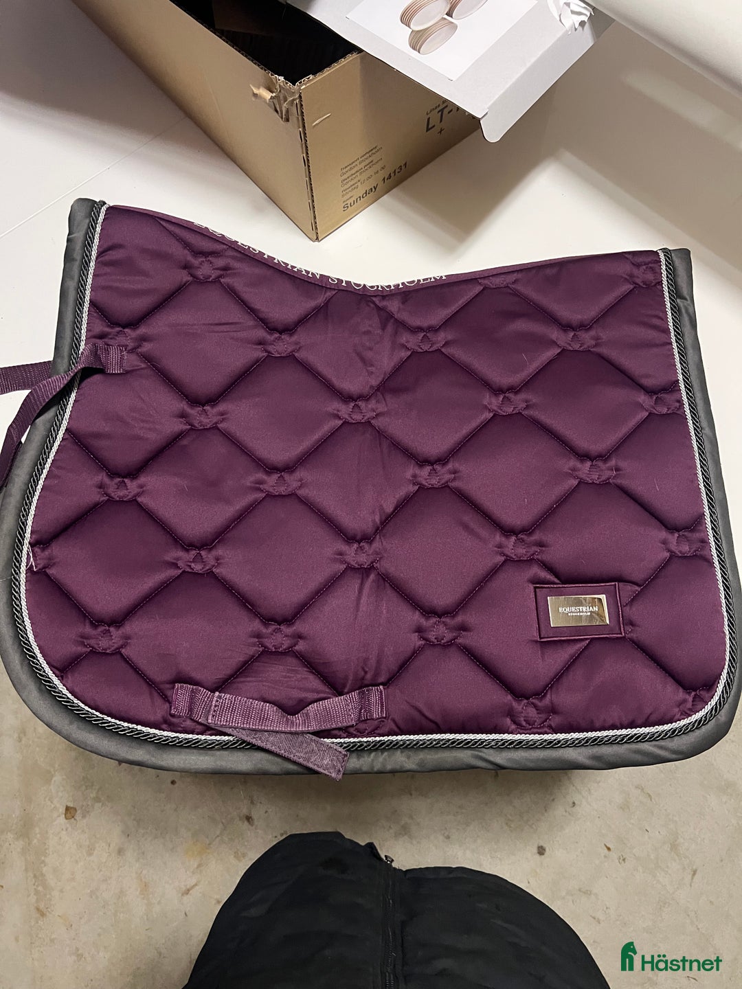 Schabrak & Vojlockar hästutrustning till salu: equestrian stockholm schabrak i Huddinge - Annons 1