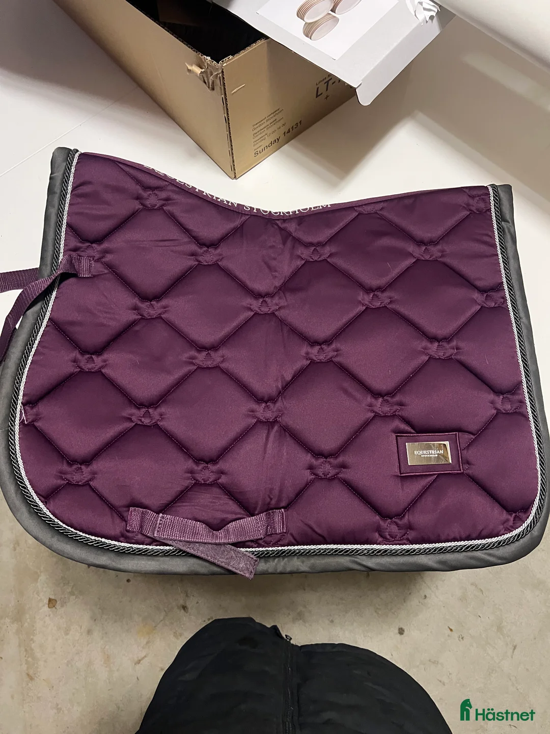 Schabrak & Vojlockar hästutrustning till salu: equestrian stockholm schabrak i Huddinge - Annons 1