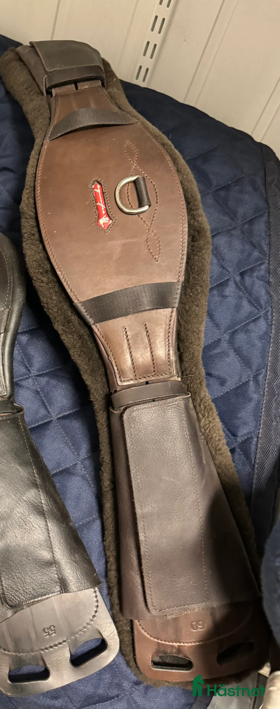 Sadeltillbehör hästutrustning till salu: Equipe dressyrgjord med fårskinn GH23 i Örebro - Annons 1