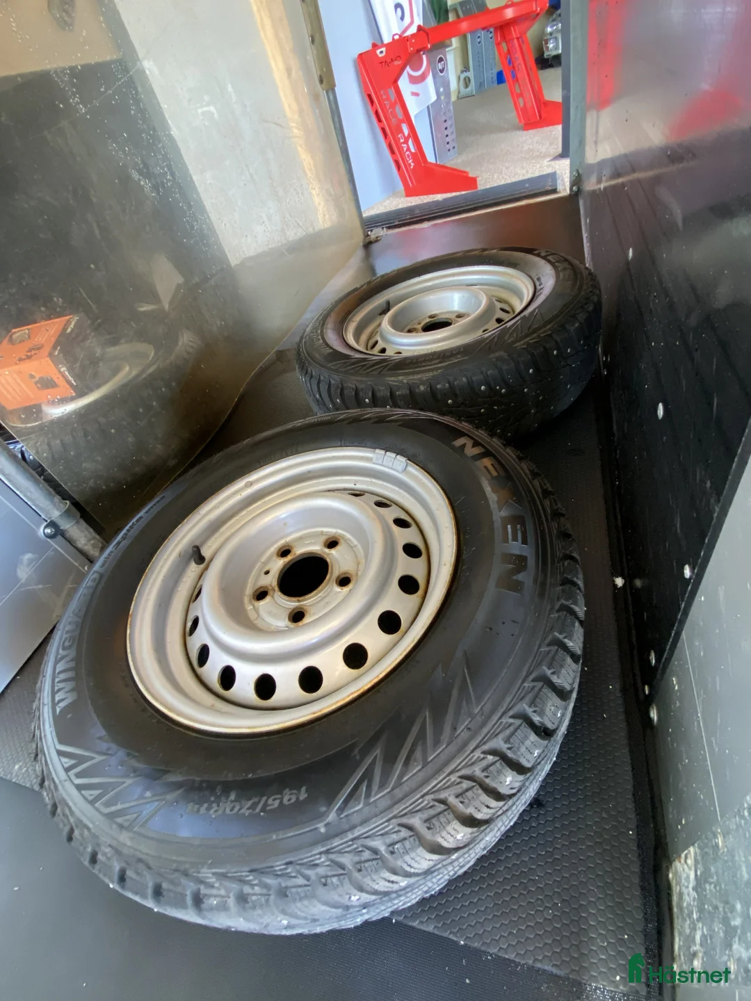 Hästtransporter  fordon & transport till salu: Stor Böckmann med separat sadelkammare - Annons 24